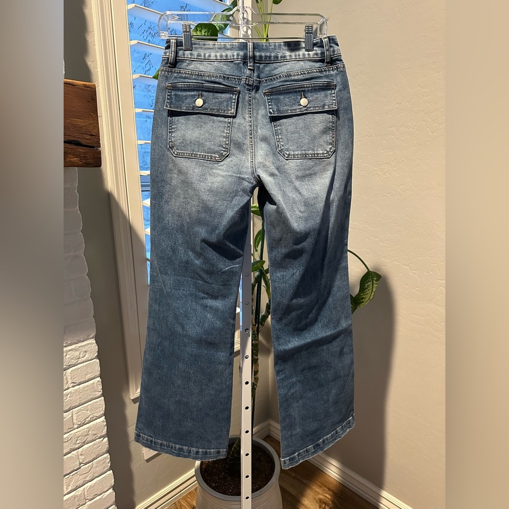 Women's Straight Leg Jeans in Light Blue - Picture 6 of 7